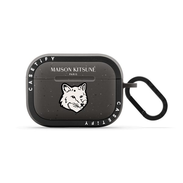 74a99836c09e96521db5c10db13c4dd67a96c3d896ae74b1eb4c0fc1bea13179.jpg Maison Kitsuné Dove White Fox Head AirPods Case